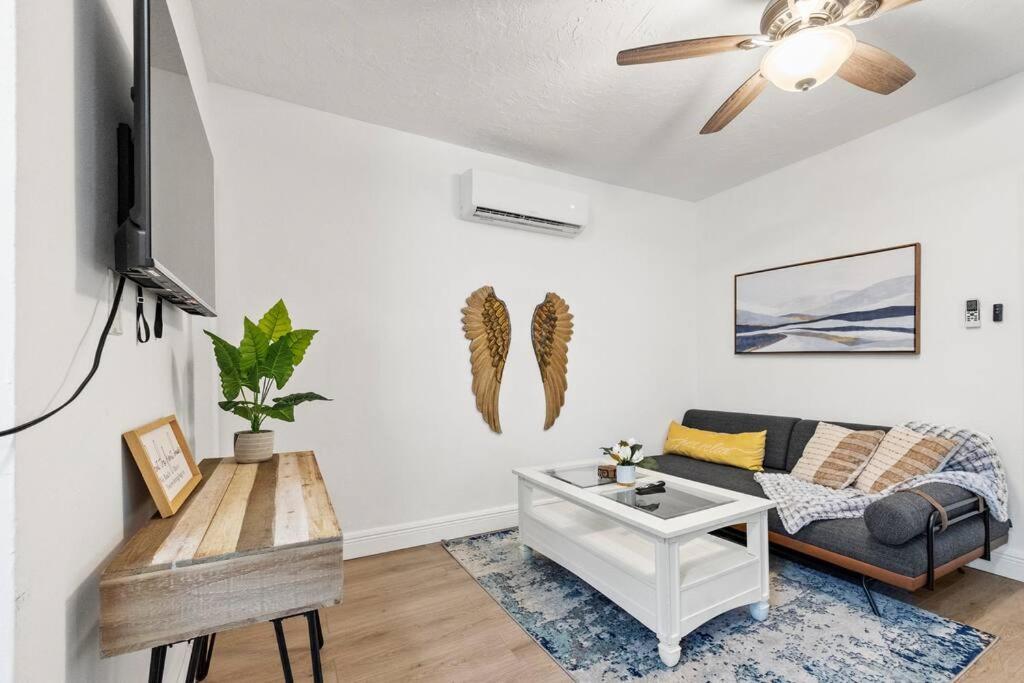 Intimate Casita Mia Minutes Away From Airport, Calle 8, Brickell, Coral Gables, The Beach And More! Miami Exteriör bild